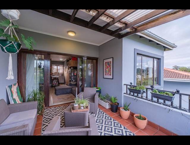 2 BEDROOM APARTMENT FOR SALE IN SHEFFIELD BEACH